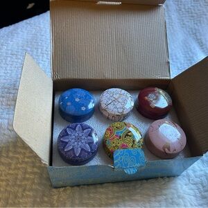 12 pretty scented candles